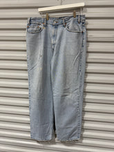 Load image into Gallery viewer, Levi's Vintage Jeans Sz 38x30

