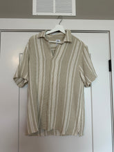 Load image into Gallery viewer, Zara Button Down Sz L
