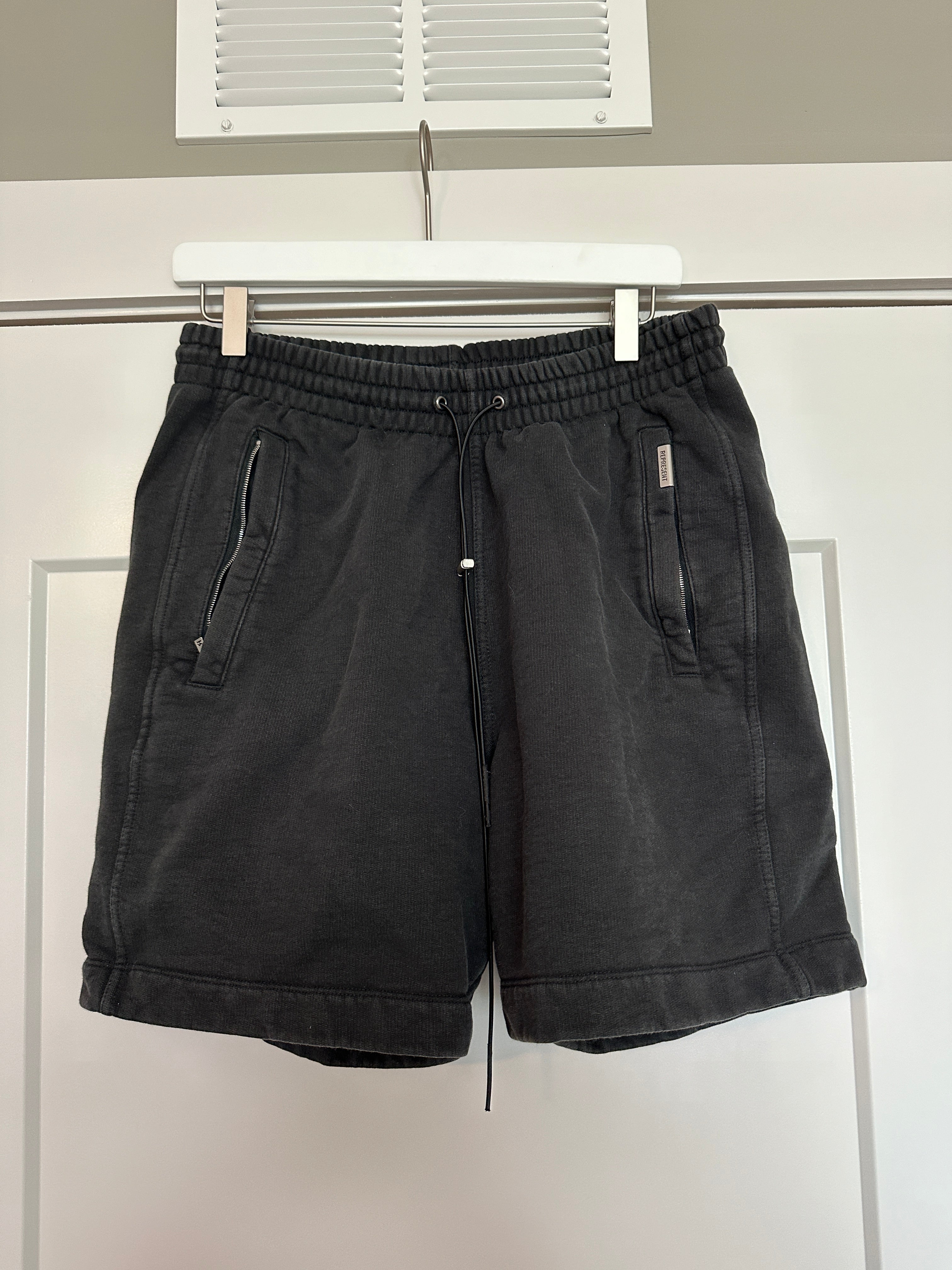 Present Black Shorts Sz M