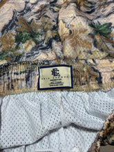 Load image into Gallery viewer, Eric Emanuel Shorts Camo Sz M
