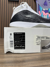 Load image into Gallery viewer, Jordan 2011 (26)  Sz 8 White Black
