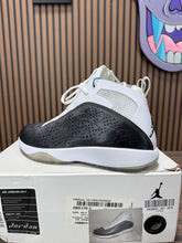 Load image into Gallery viewer, Jordan 2011 (26)  Sz 8 White Black
