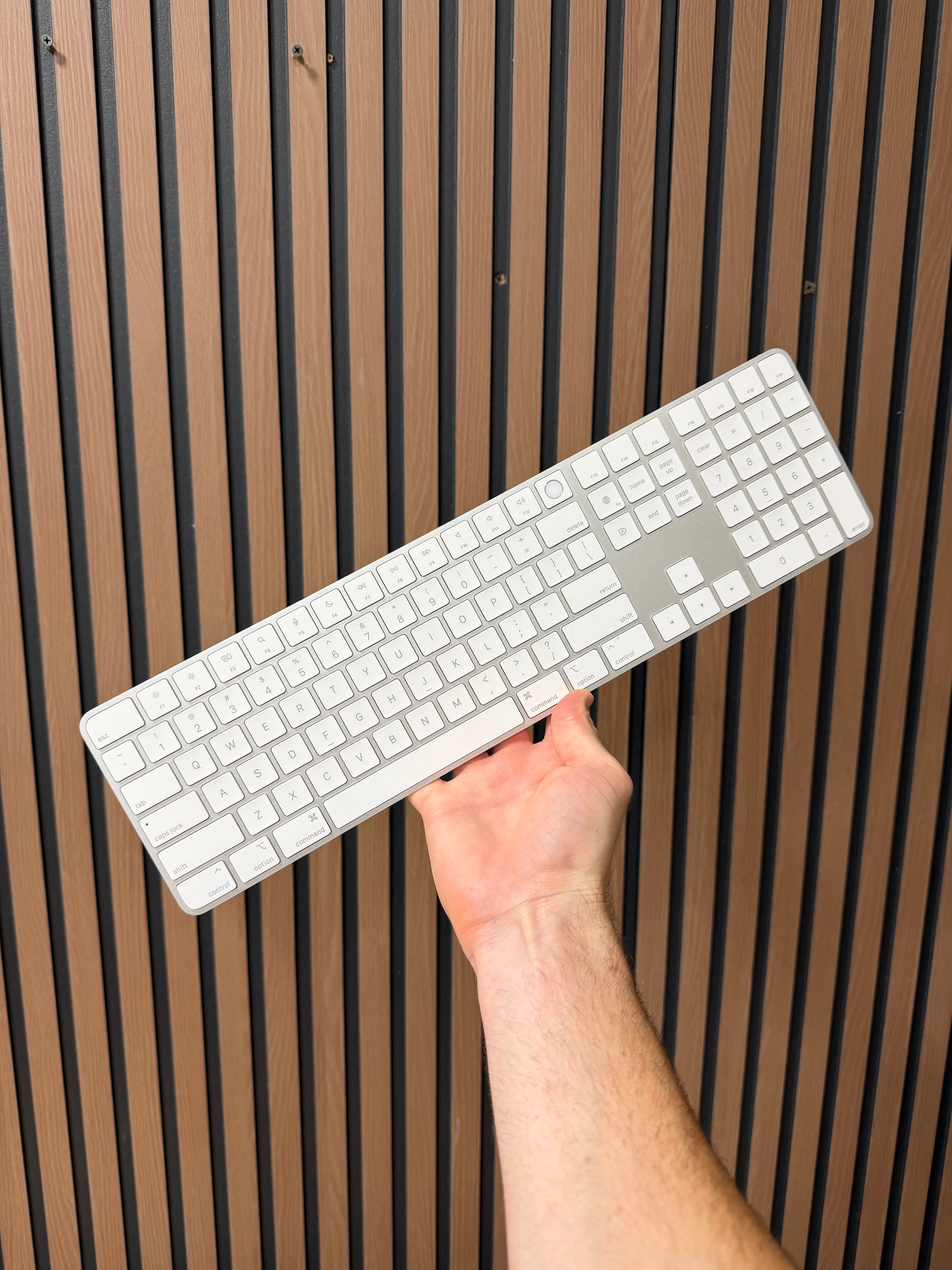 Apple Magic Keyboard with Touch ID and Numeric Keypad - Silicon (Lightning)