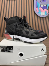 Load image into Gallery viewer, Jordan 37 XXXVII Hot Punch Sz 9.5
