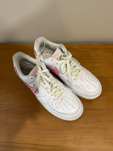 Load image into Gallery viewer, Nike Air Force 1 Low '07 Retro Color of the Month Pink Gum Sz 9.5
