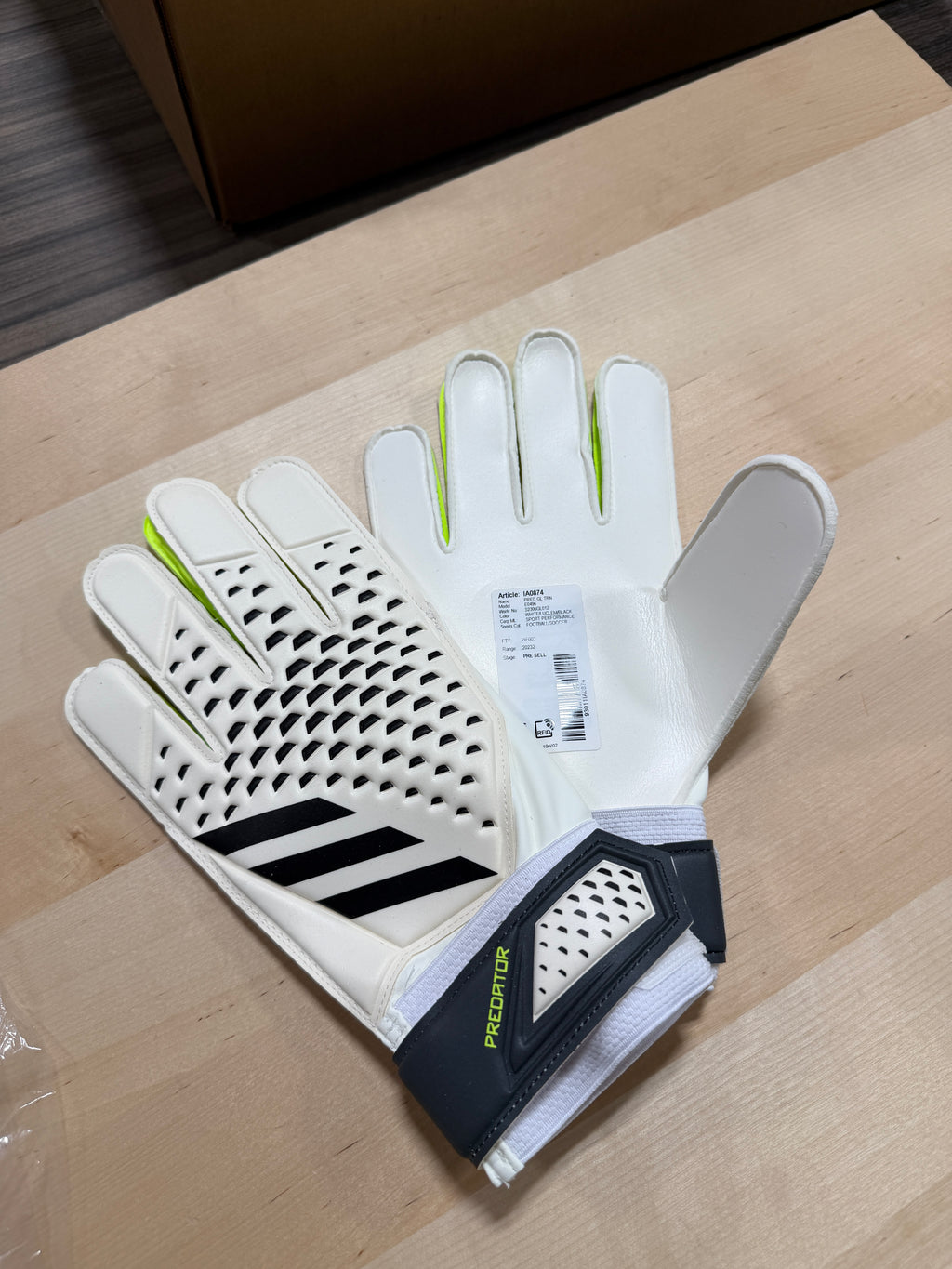 Adidas Predator Goalkeeper Gloves Training – Size 10