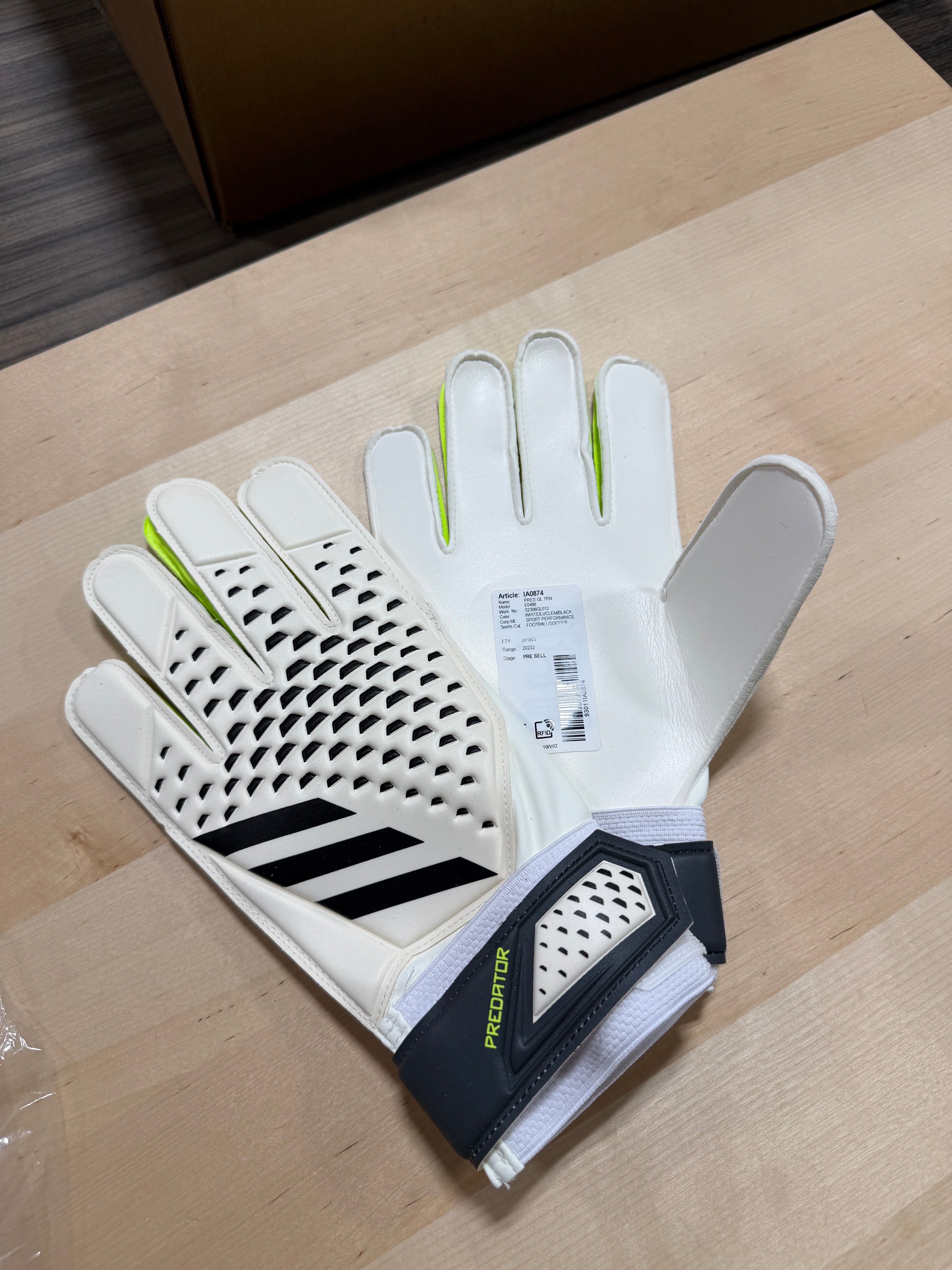 Adidas Predator Goalkeeper Gloves Training – Size 10