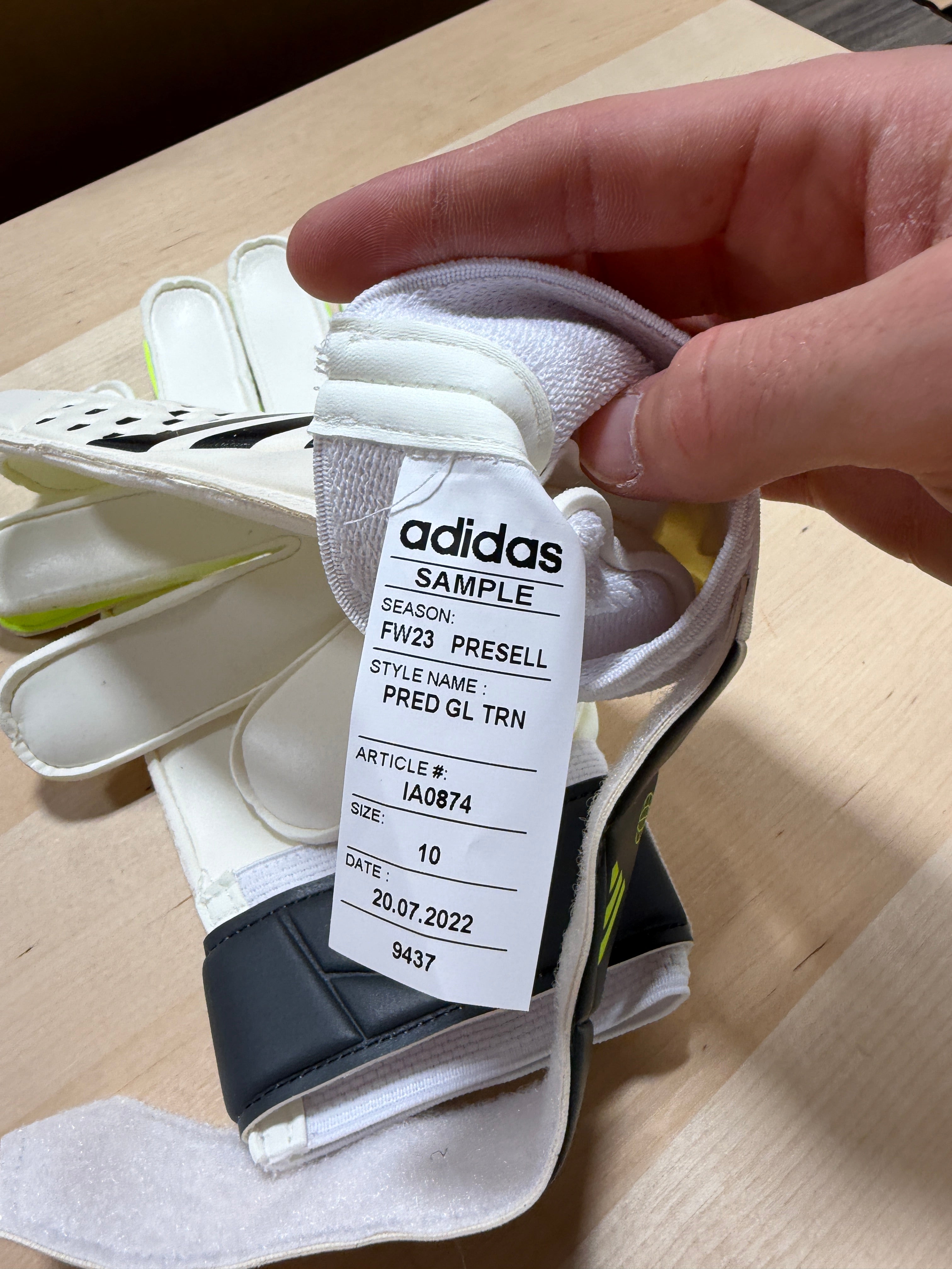 Adidas Predator Goalkeeper Gloves Training – Size 10