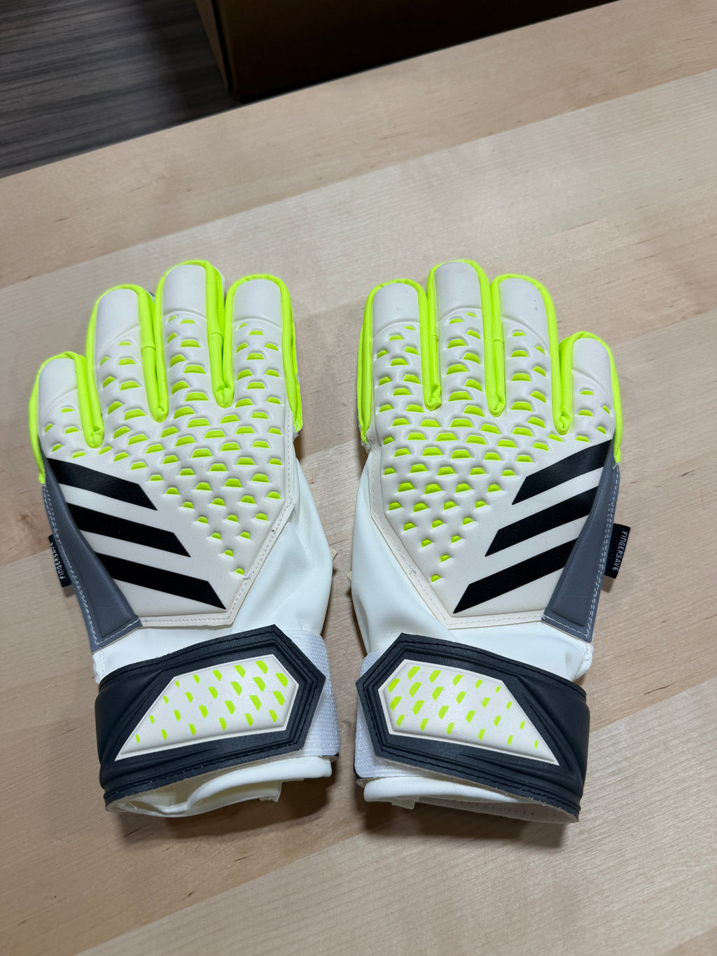 Adidas Predator Goalkeeper Gloves Match Junior – Size 7
