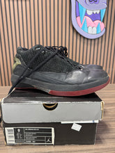 Load image into Gallery viewer, Nike Air Jordan 22 OG 5/8 Black Varsity Red White Size 9
