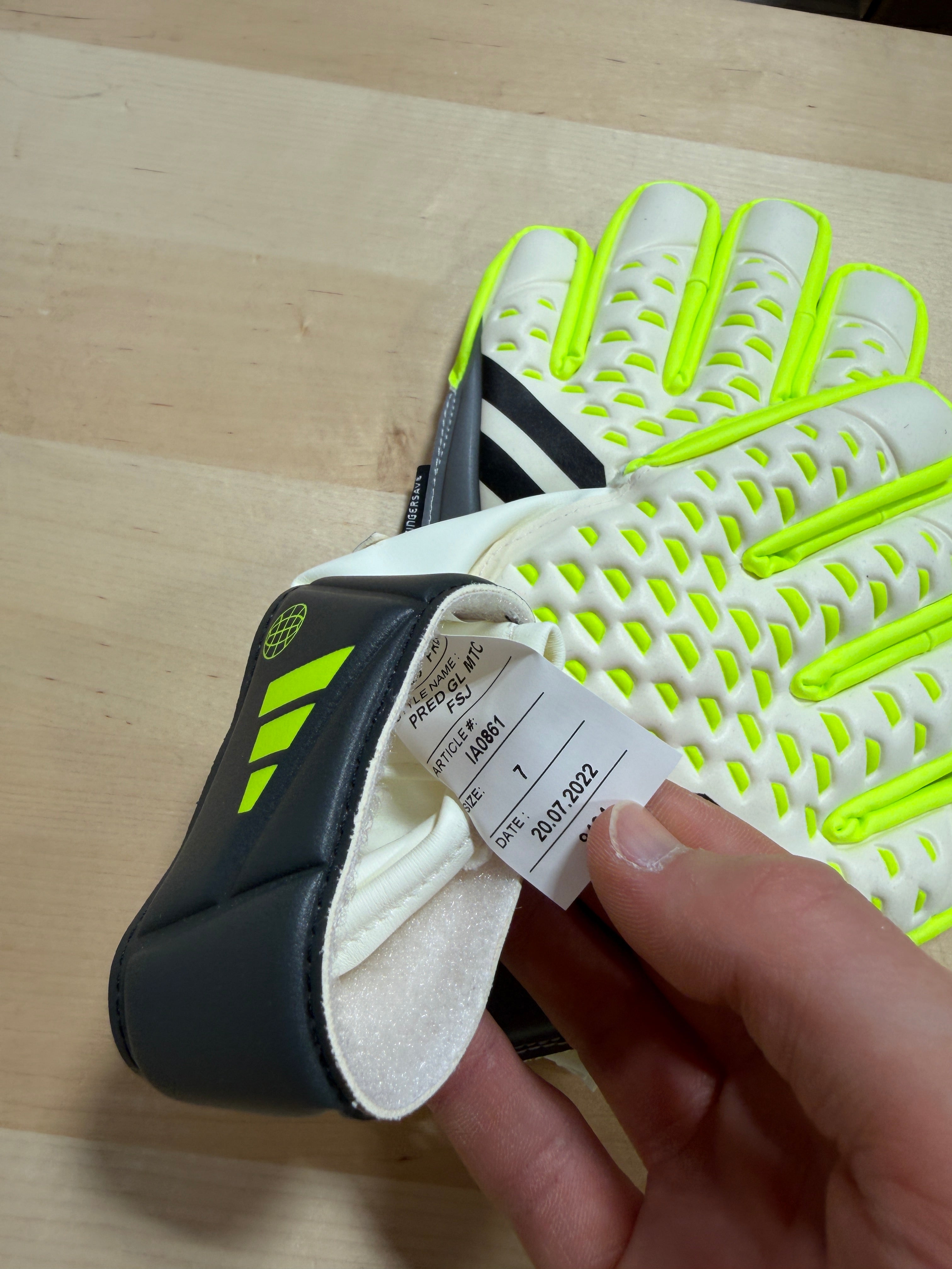 Adidas Predator Goalkeeper Gloves Match Junior – Size 7