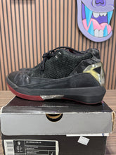 Load image into Gallery viewer, Nike Air Jordan 22 OG 5/8 Black Varsity Red White Size 9
