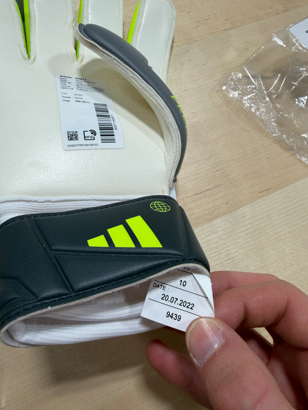 Adidas Predator Goalkeeper Gloves Match – White/Lucid