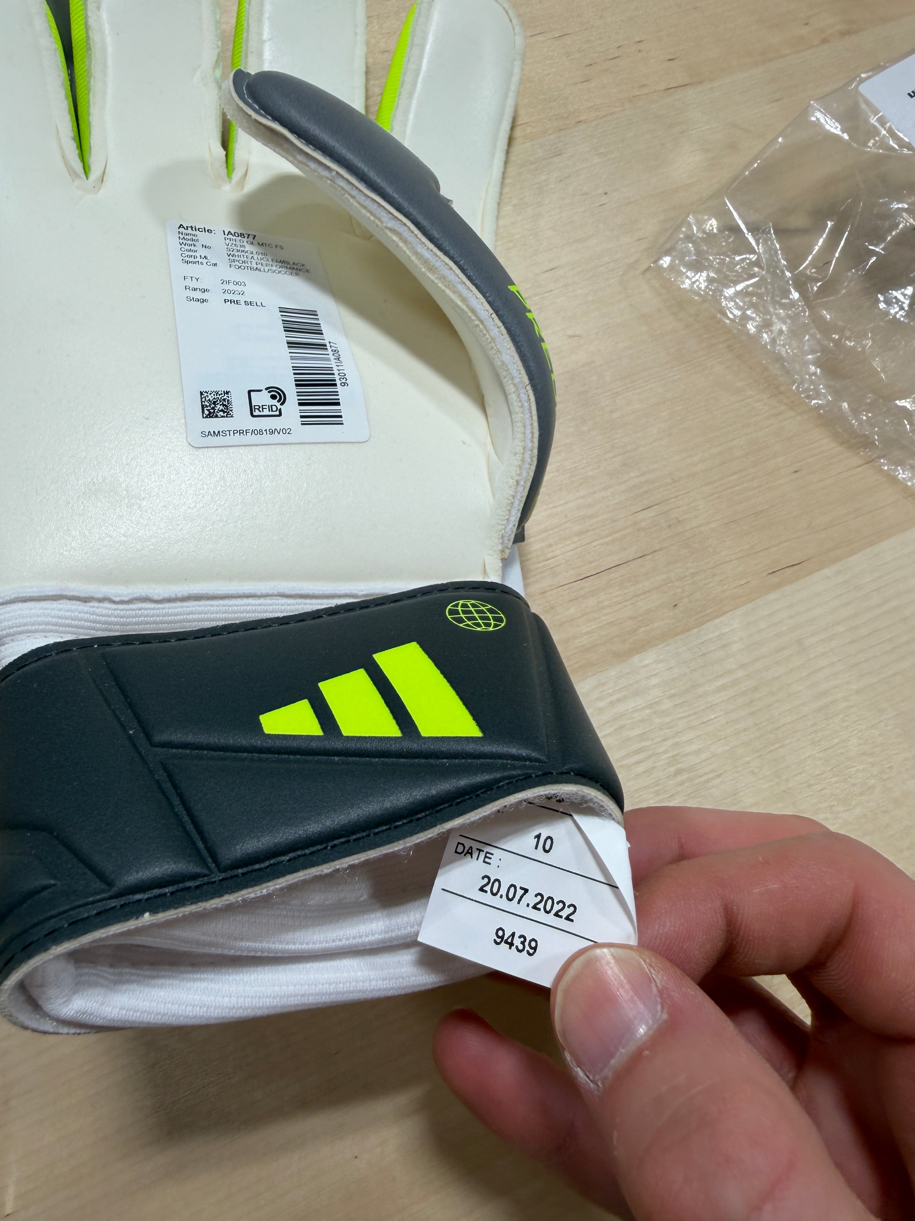 Adidas Predator Goalkeeper Gloves Match – White/Lucid