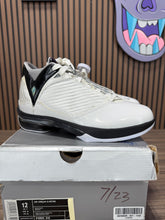 Load image into Gallery viewer, Nike Jordan 2009 (Jordan 24) Sz 8
