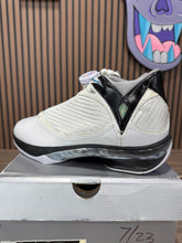 Load image into Gallery viewer, Nike Jordan 2009 (Jordan 24) Sz 8
