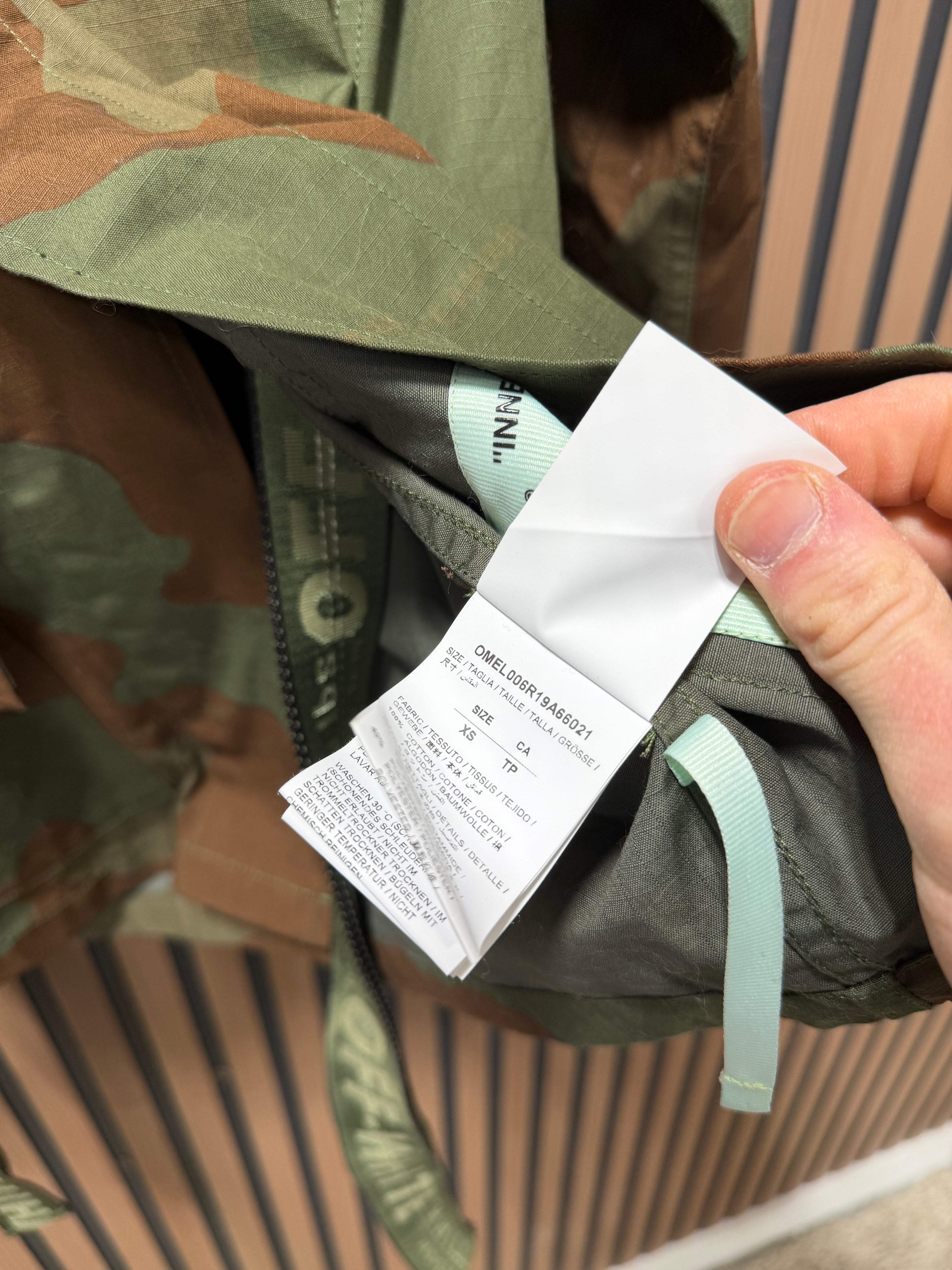 Off-White2019 Mens Camouflage Jacket Sz XS (fits like  a size XL)