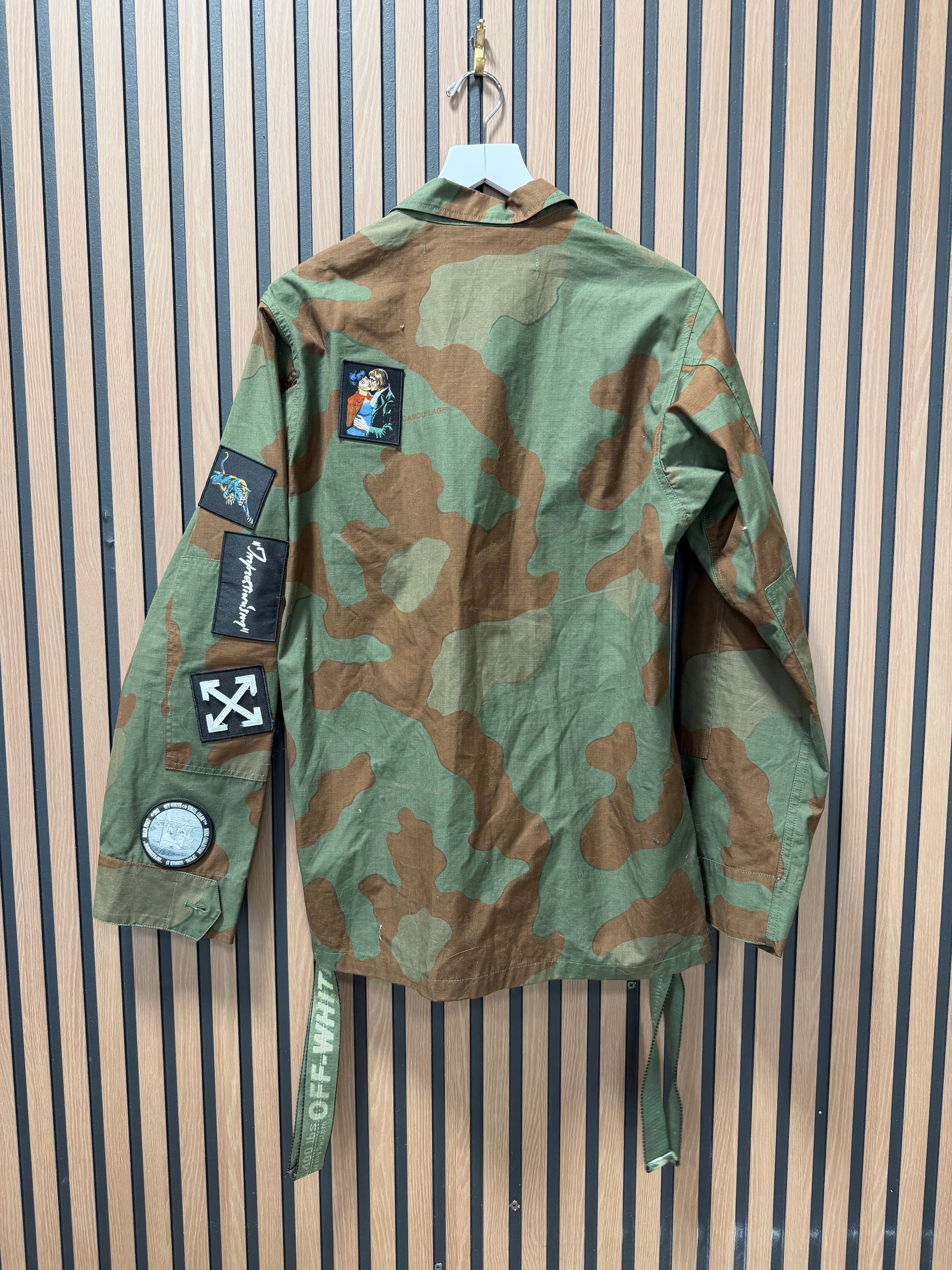 Off-White2019 Mens Camouflage Jacket Sz XS (fits like  a size XL)