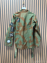 Load image into Gallery viewer, Off-White2019 Mens Camouflage Jacket Sz XS (fits like  a size XL)
