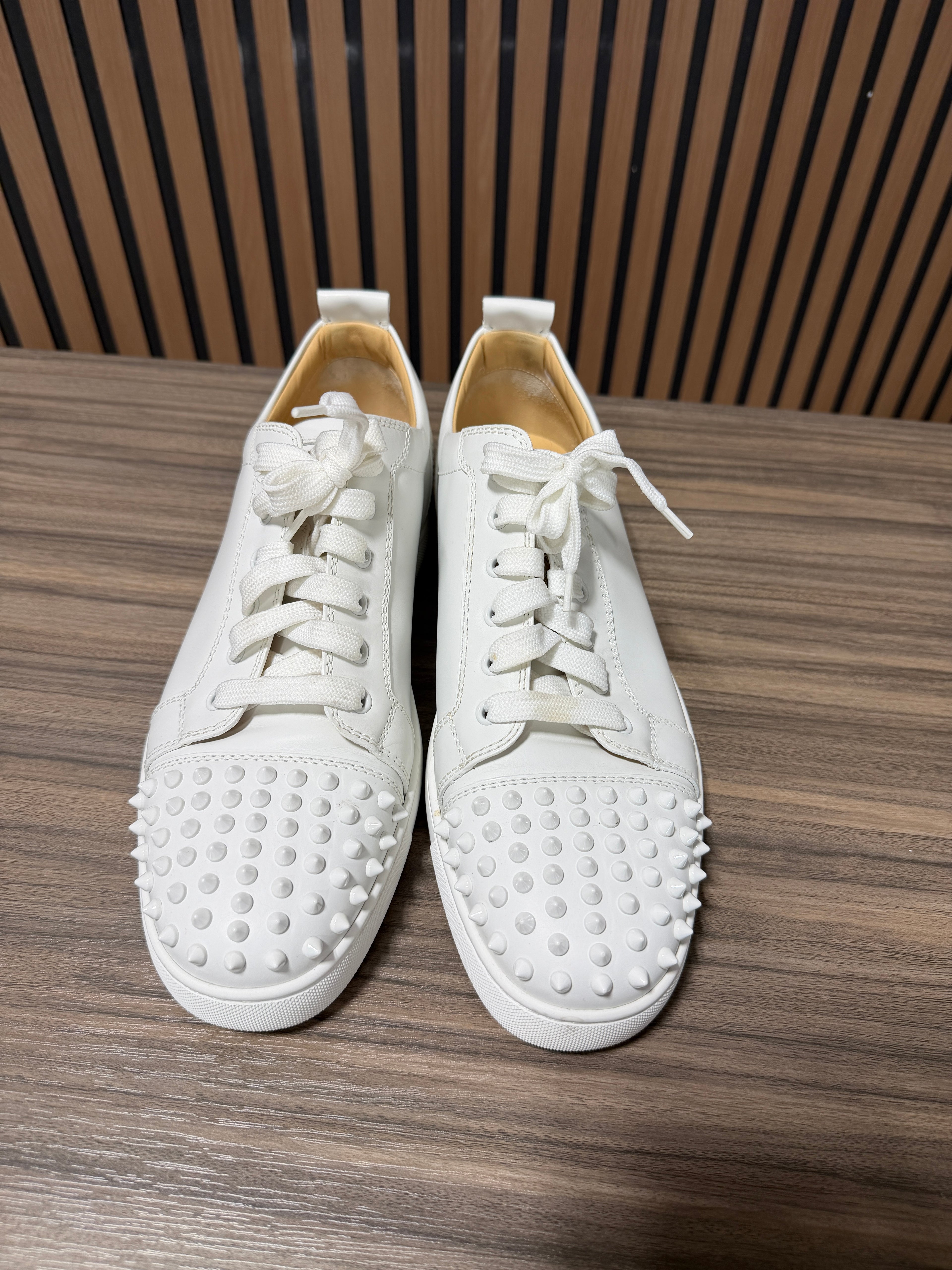 Christian Louboutin Mens Louis Junior Spikes Flat White Leather Sneakers Sz 44