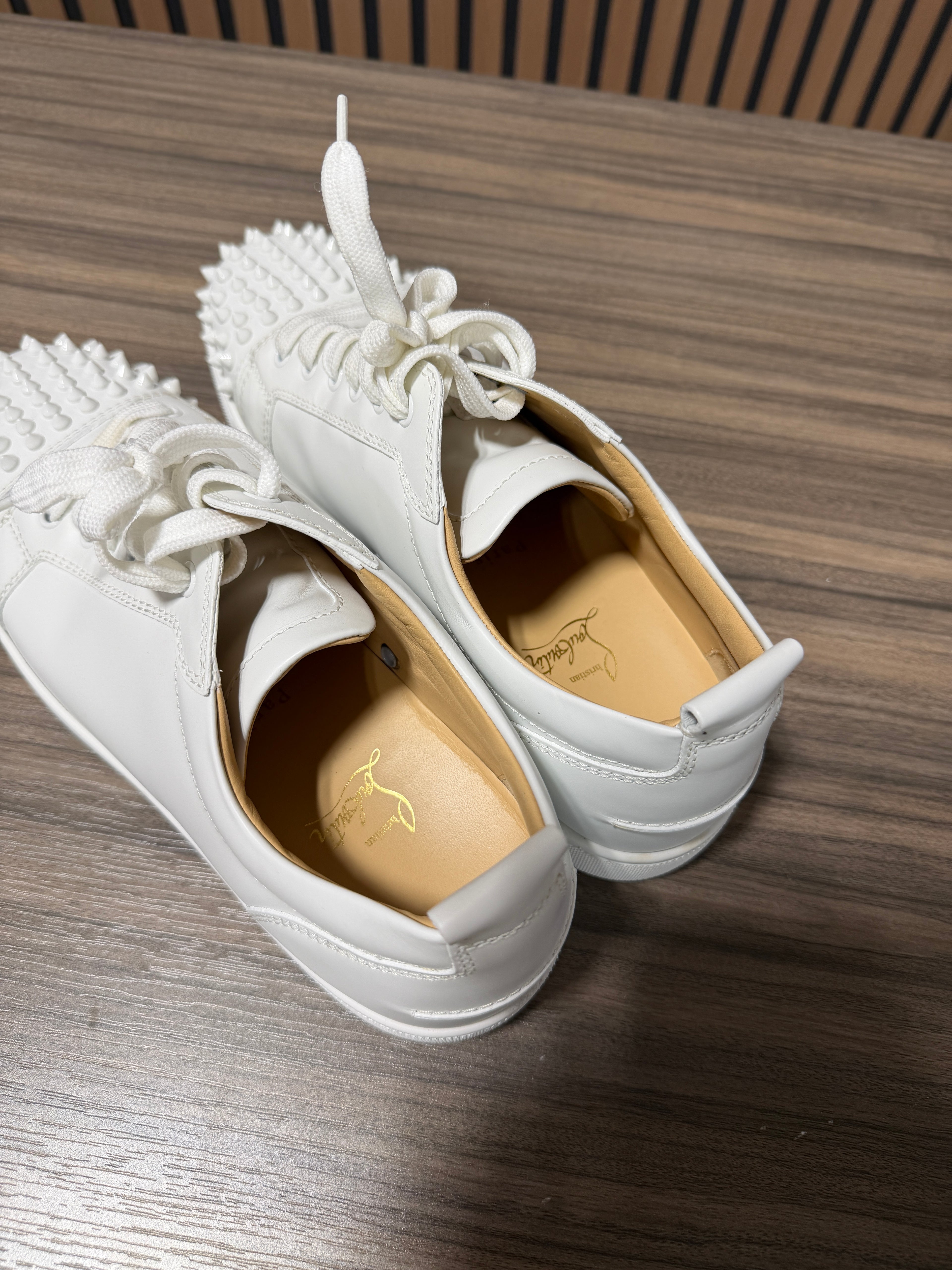 Christian Louboutin Mens Louis Junior Spikes Flat White Leather Sneakers Sz 44