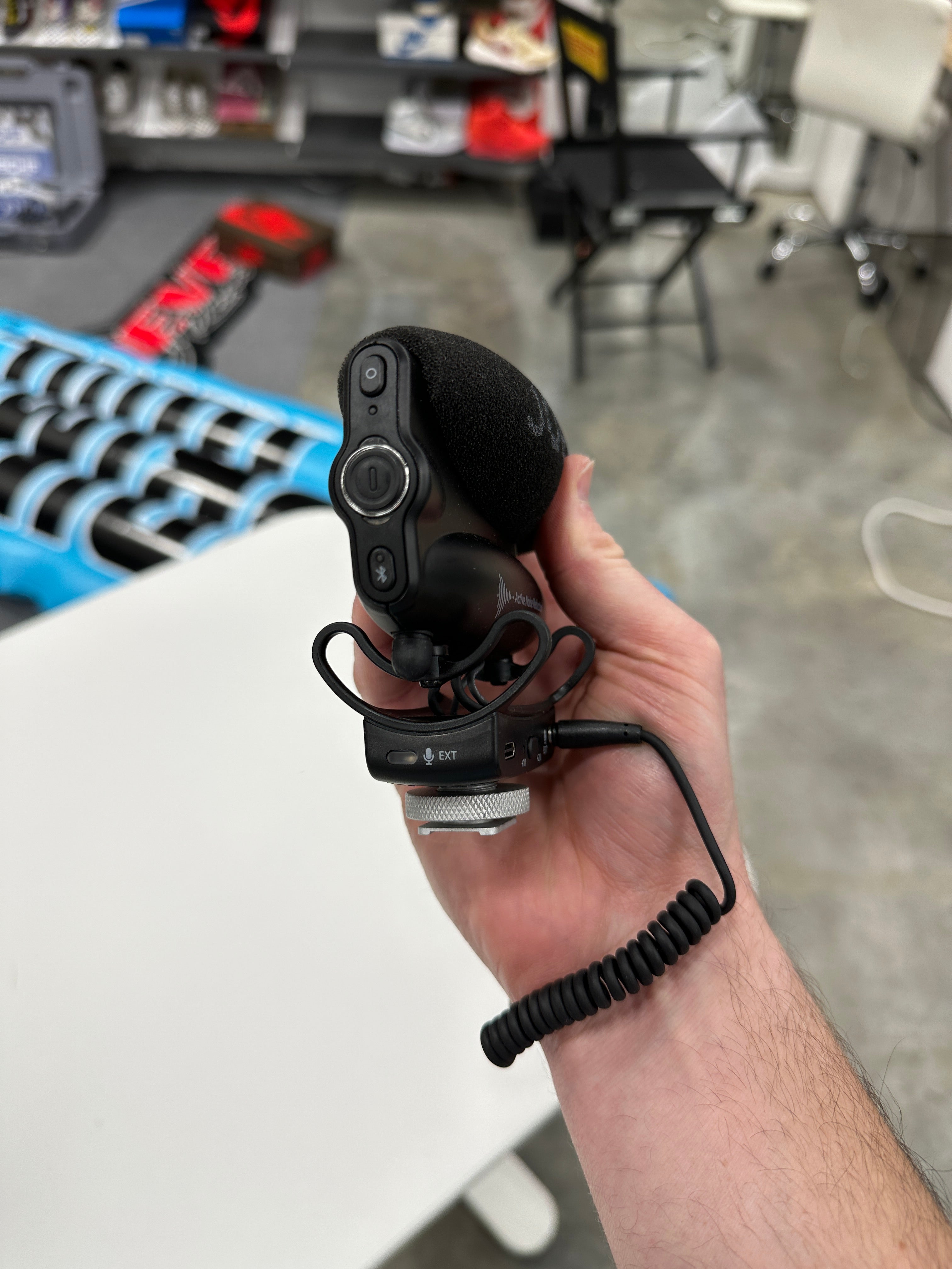 JOBY Wavo PRO On-Camera Shotgun Microphone