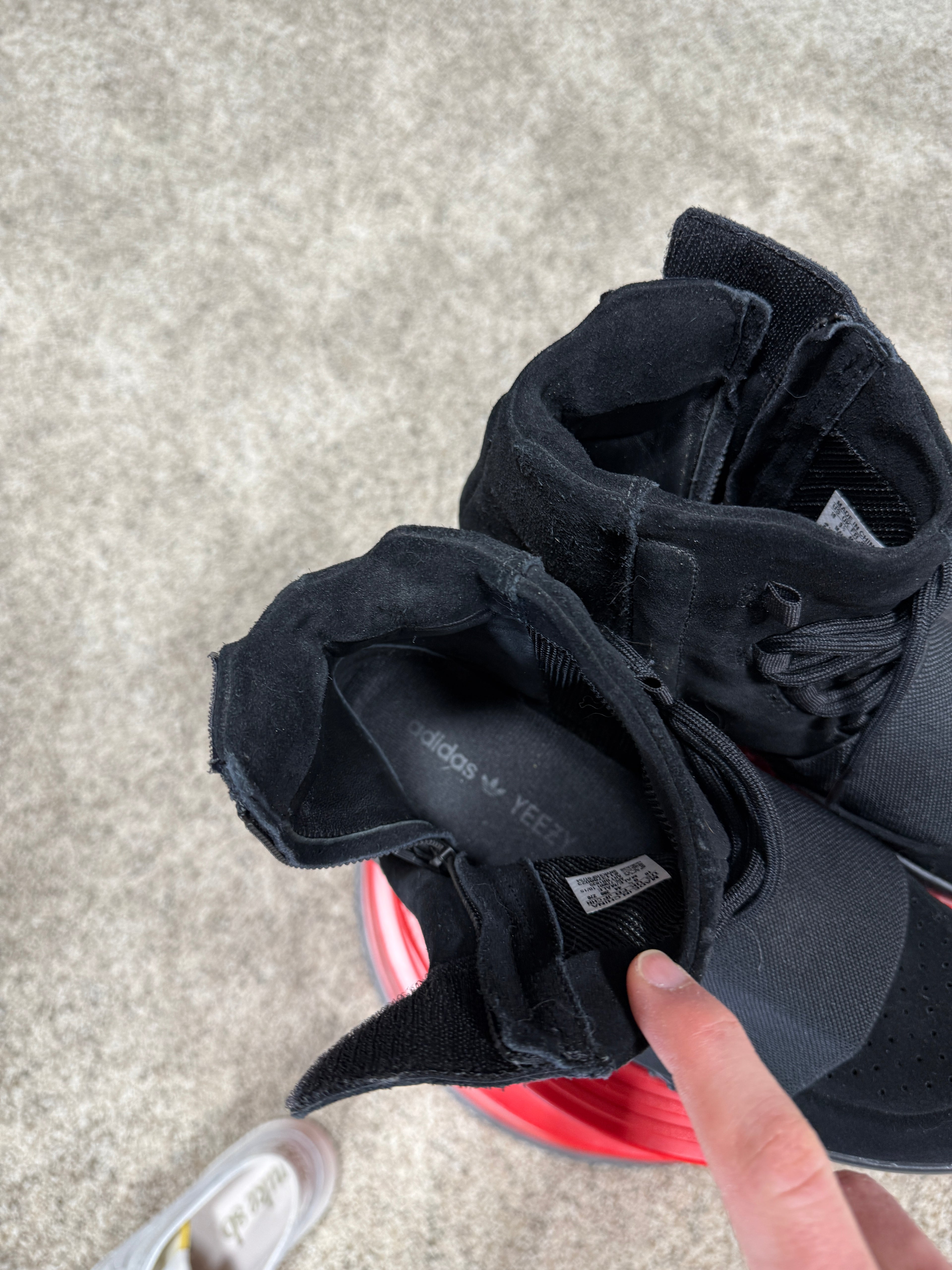 Yeezy Boost 750 'Triple Black' sz 10 NO BOX