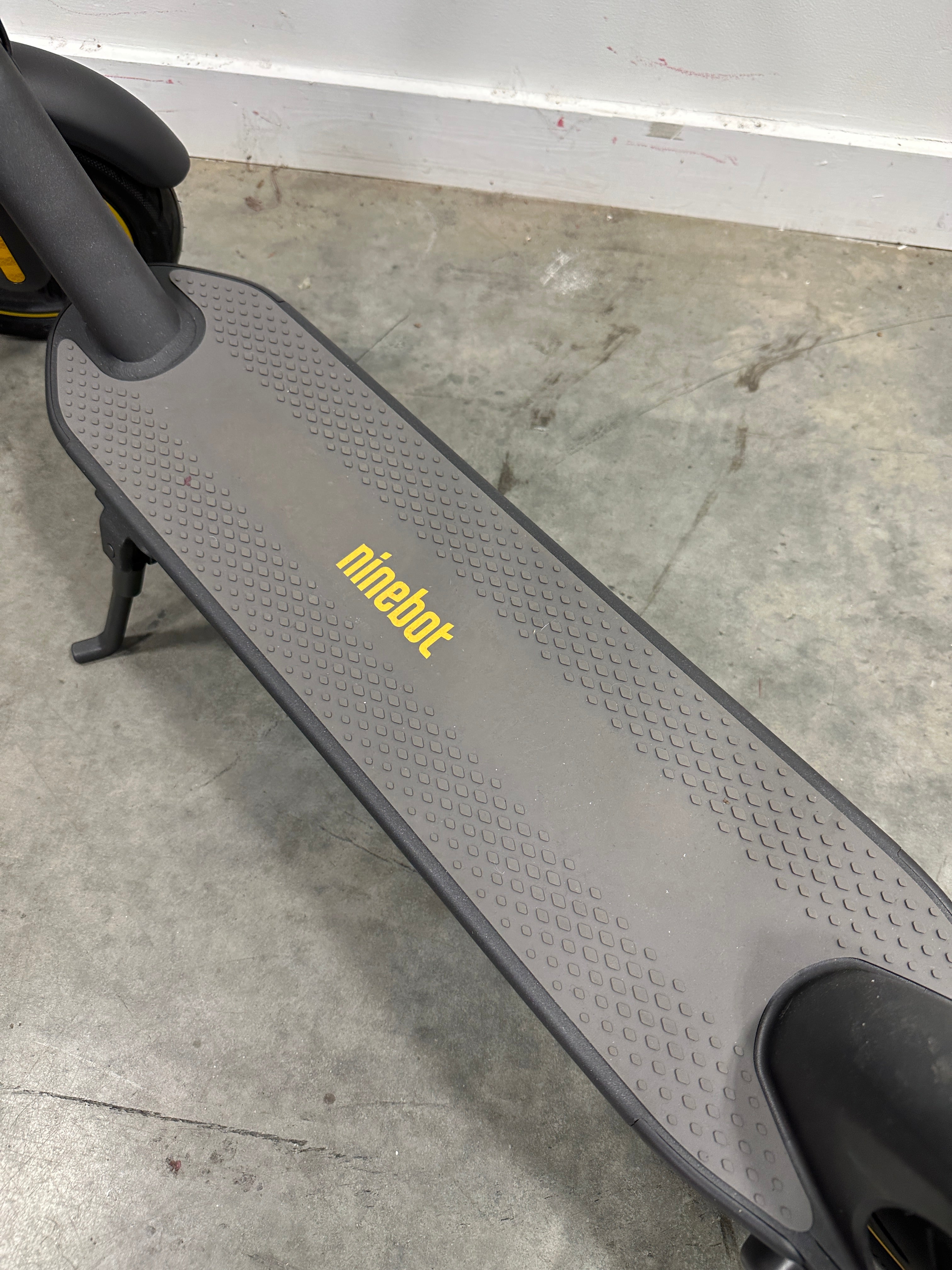 Segway - G30Max Electric Kick Scooter Foldable Electric Scooter