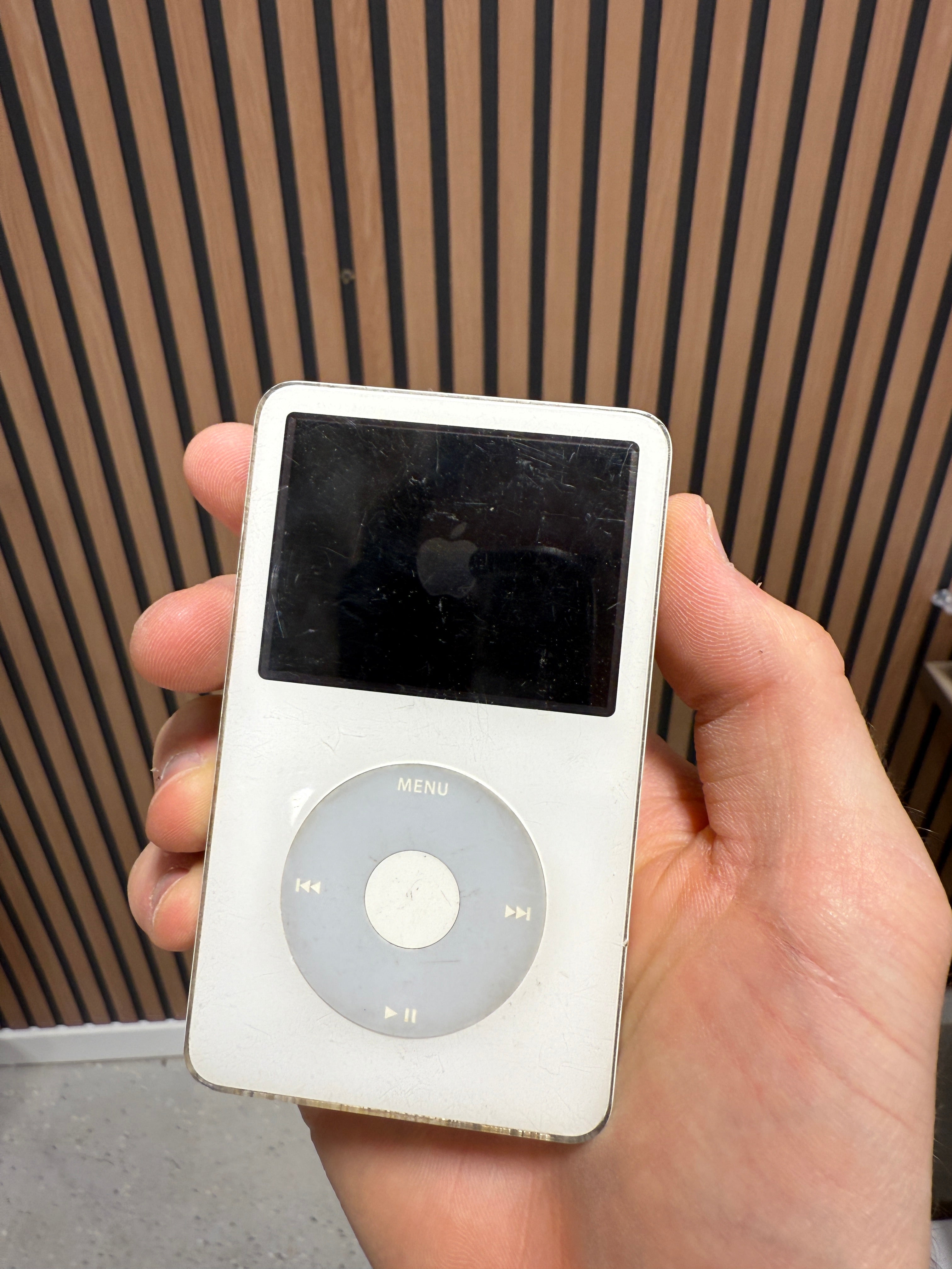 Apple iPod Classic 5th Generation Model A1136 White 30GB