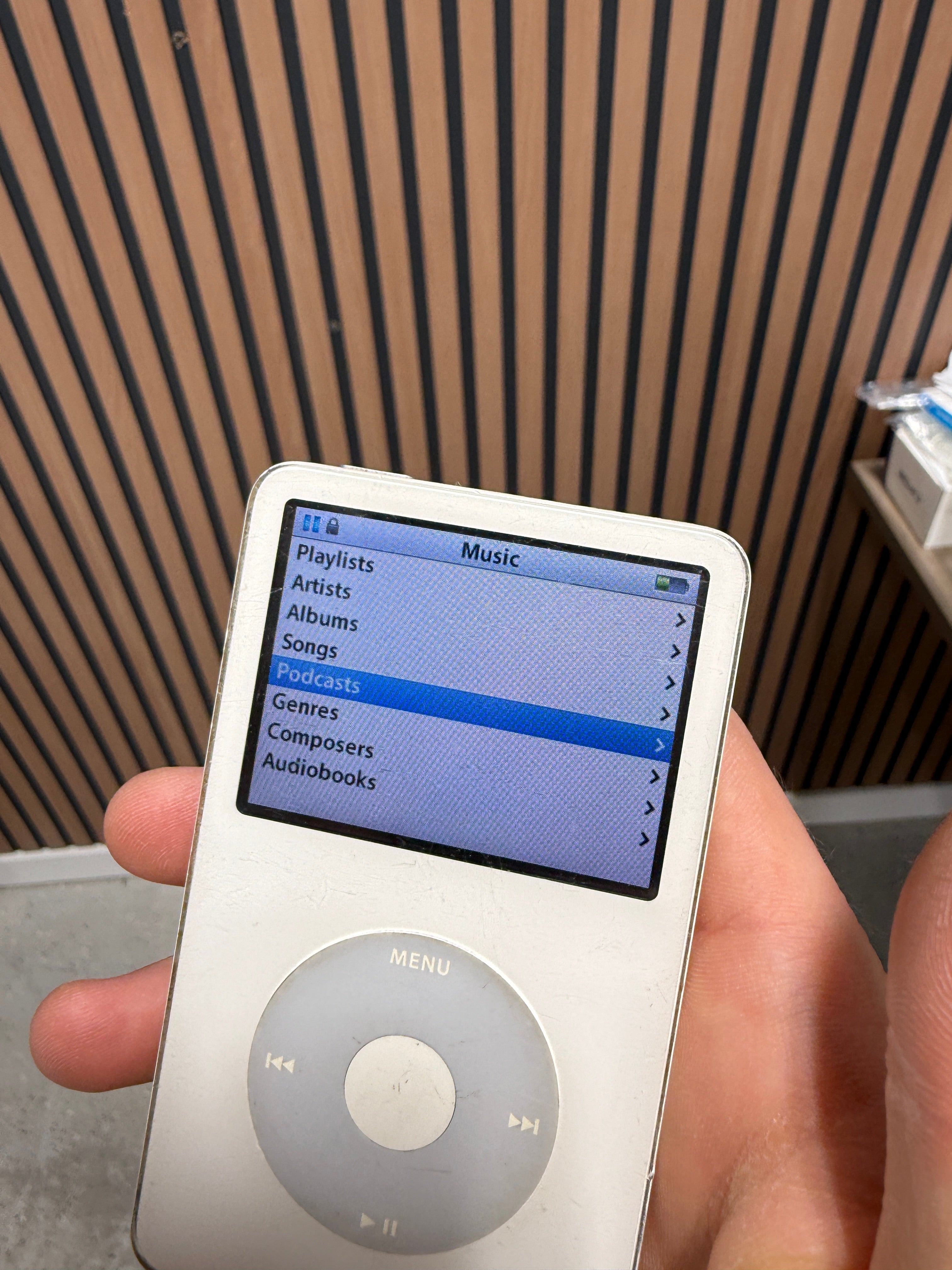 Apple iPod Classic 5th Generation Model A1136 White 30GB