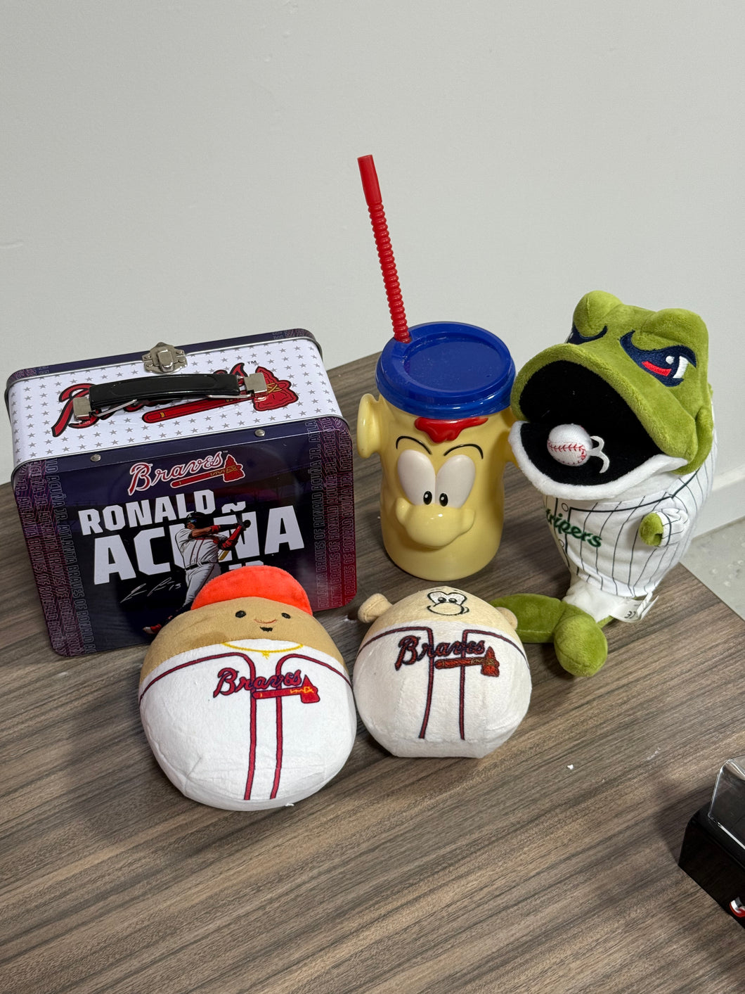 Braves Souvenir Bundle