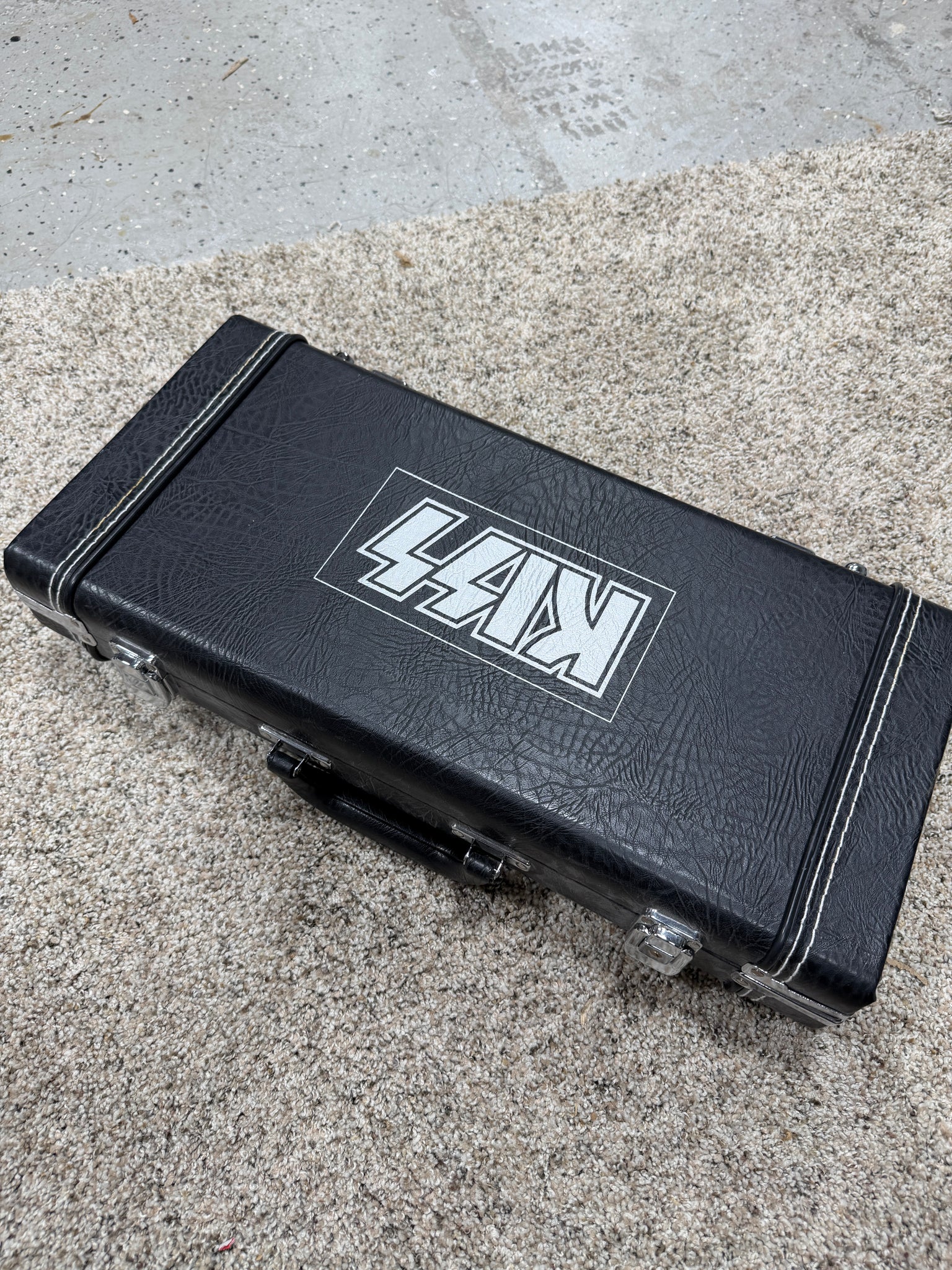 KISS The Definitive Collection Box Set – Guitar case edition – HN Shop