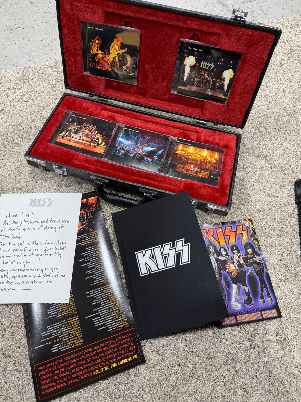 KISS The Definitive Collection Box Set – Guitar case edition