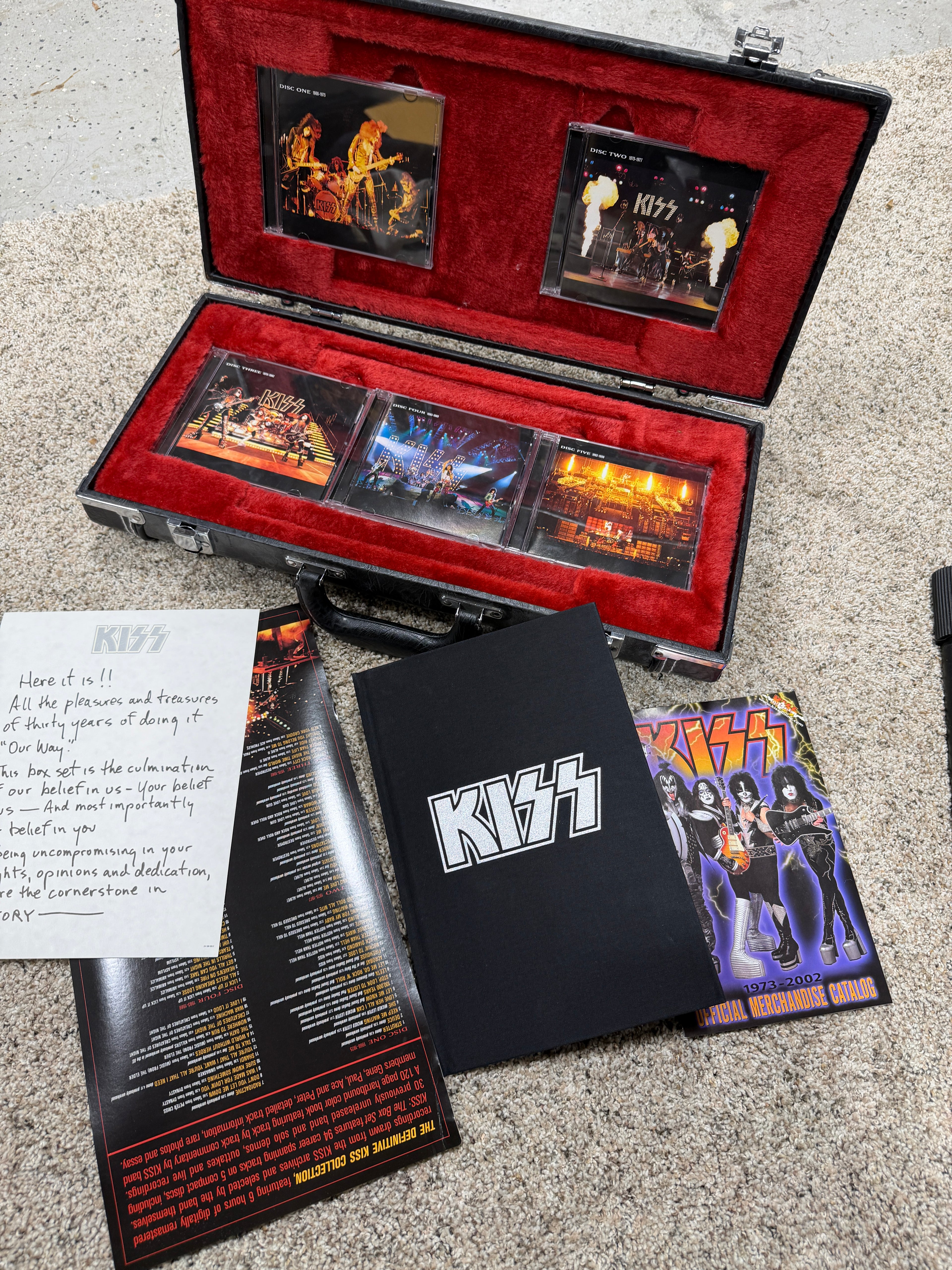 KISS The Definitive Collection Box Set – Guitar case edition