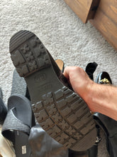 Load image into Gallery viewer, Assorted Women's shoes
