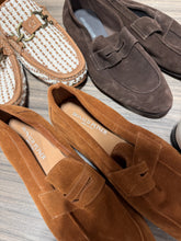 Load image into Gallery viewer, Donald Pliner Italian Made Loafers Set of 4 Sz 8
