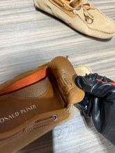 Load image into Gallery viewer, Donald Pliner Loafers Sz 8
