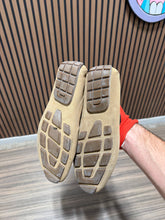 Load image into Gallery viewer, Donald Pliner Loafers Sz 8
