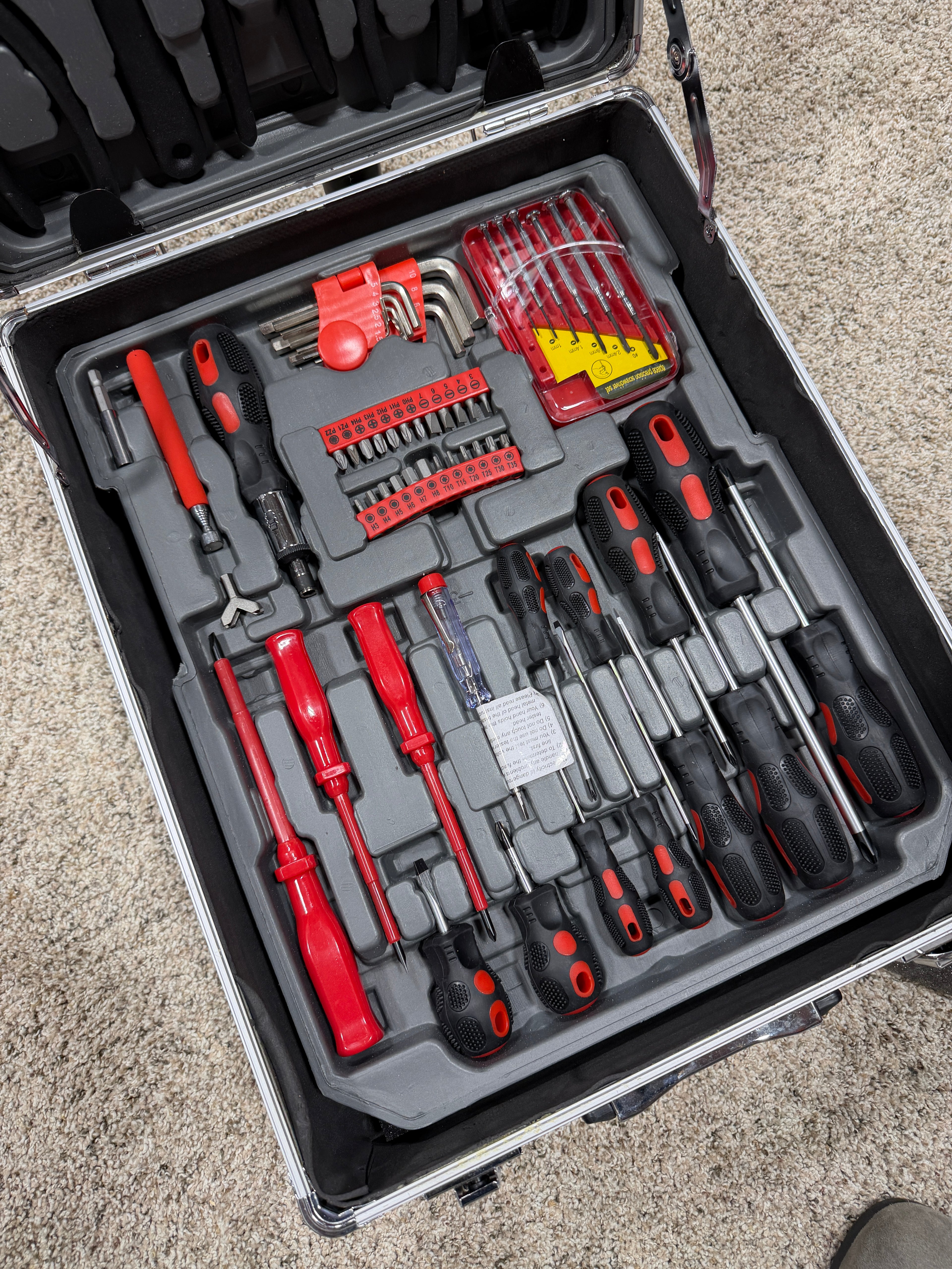 799pcs Men's Tool Set with Rolling Aluminum Trolley Case - Complete Household Tool Kit