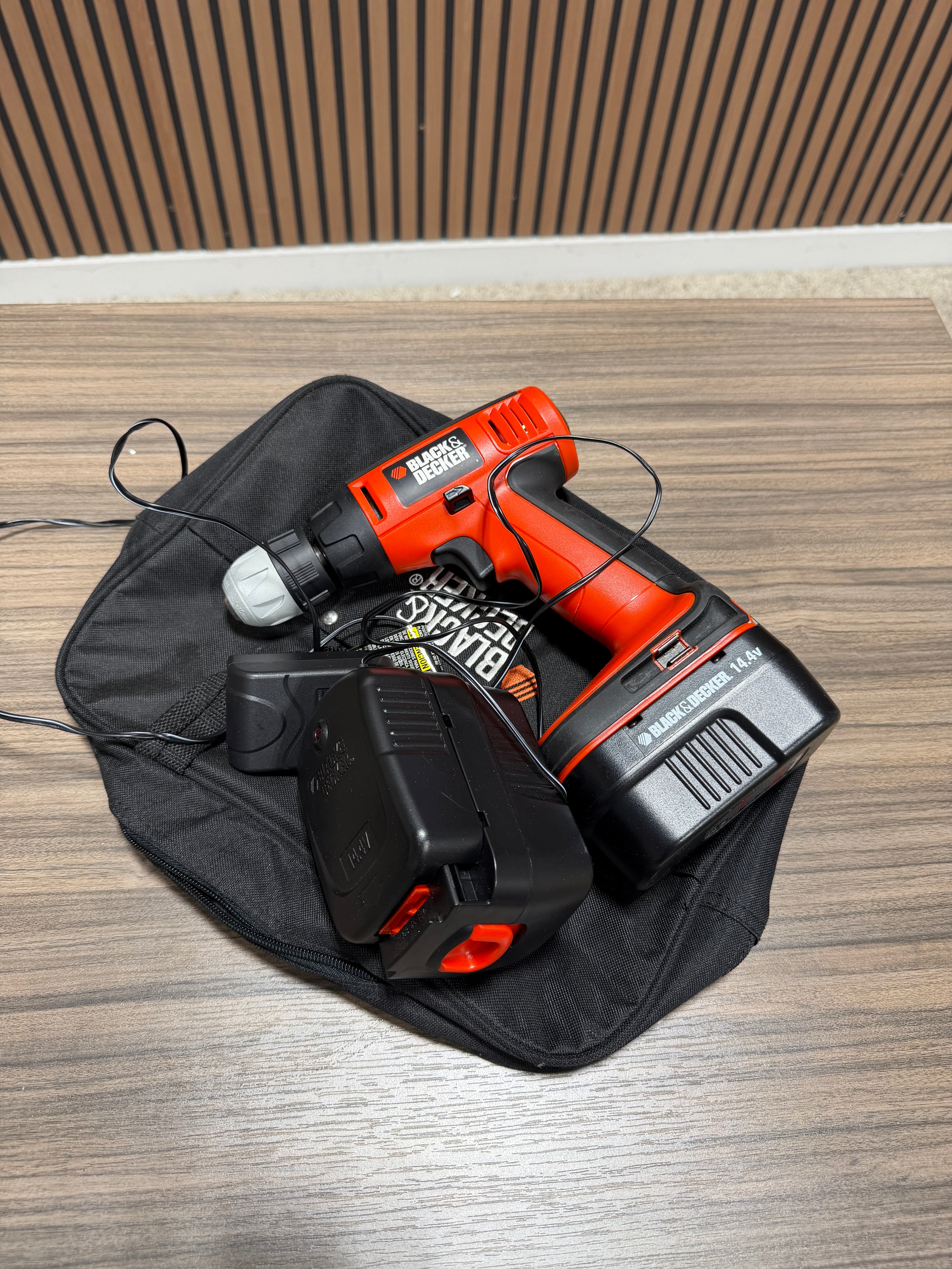 BLACK&DECKER CDC1440 3/8 14.4V DRILL WITH BATTERY AN CHARGER