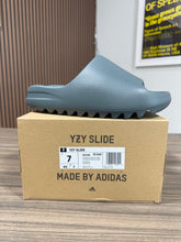 Load image into Gallery viewer, Yeezy Slide Salt Marine Sz 7
