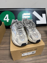 Load image into Gallery viewer, Yeezy 700 V2 Static Sz 7.5

