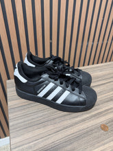 Load image into Gallery viewer, Adidas Superstar Size 5.5 Womens
