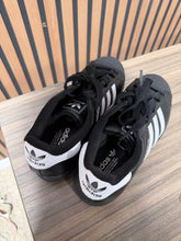 Load image into Gallery viewer, Adidas Superstar Size 5.5 Womens
