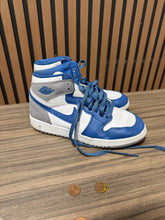 Load image into Gallery viewer, Nike Air Jordan 1 Retro OG High True Blue Size 6Y
