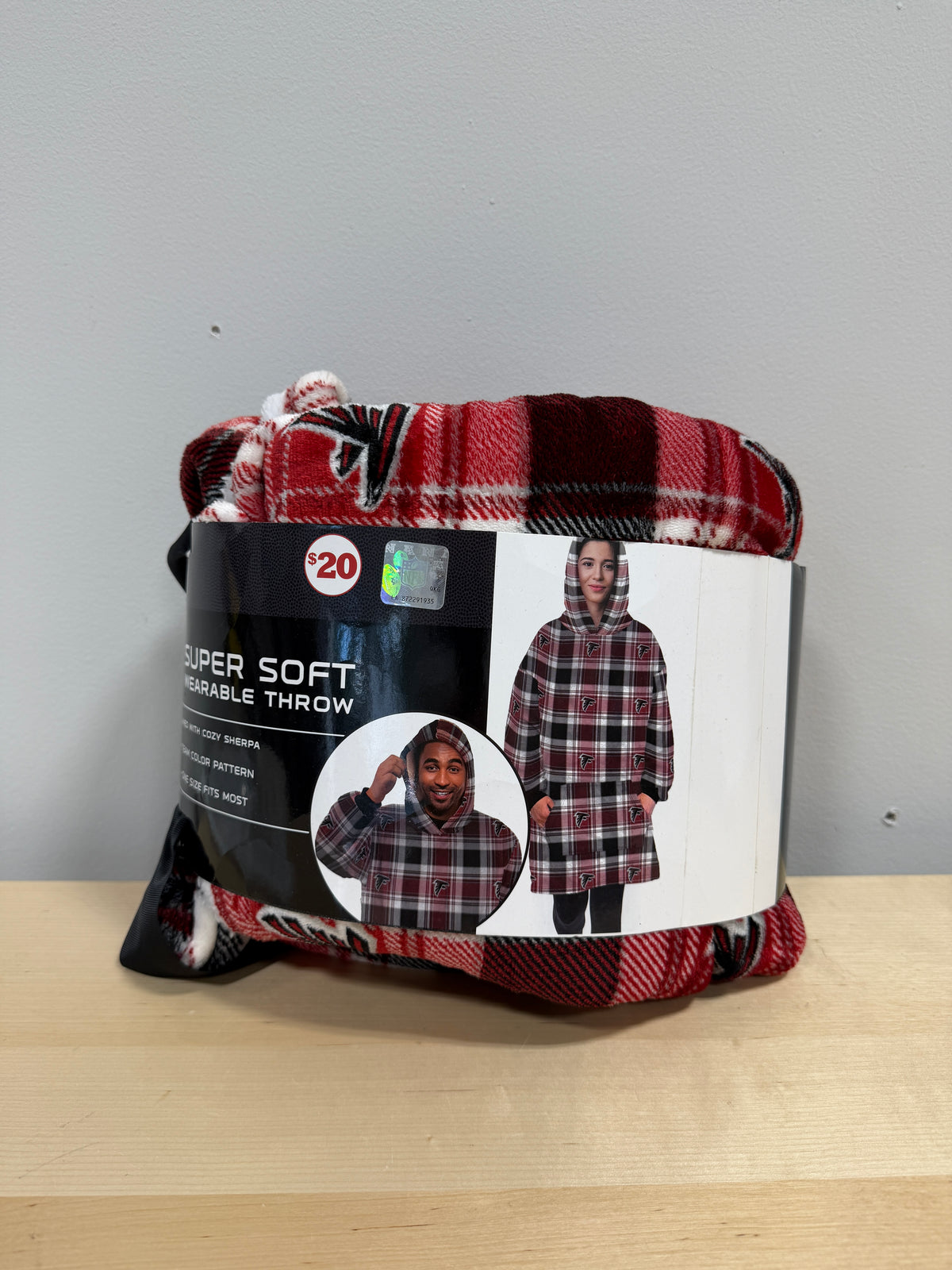Atlanta Falcons Wearable Throw