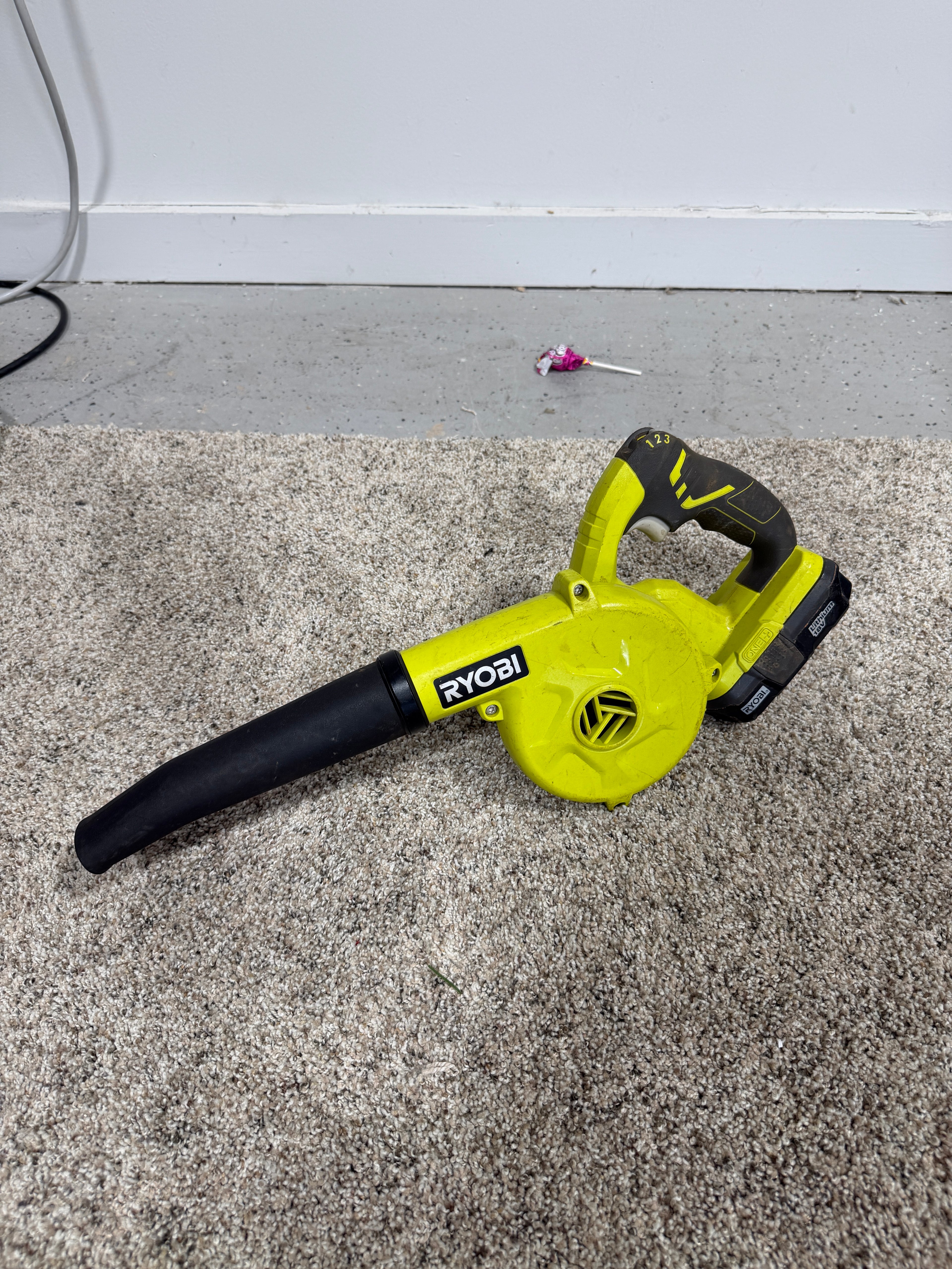 RYOBI ONE+ 18V P755 Cordless Compact Workshop Blower Kit with Battery