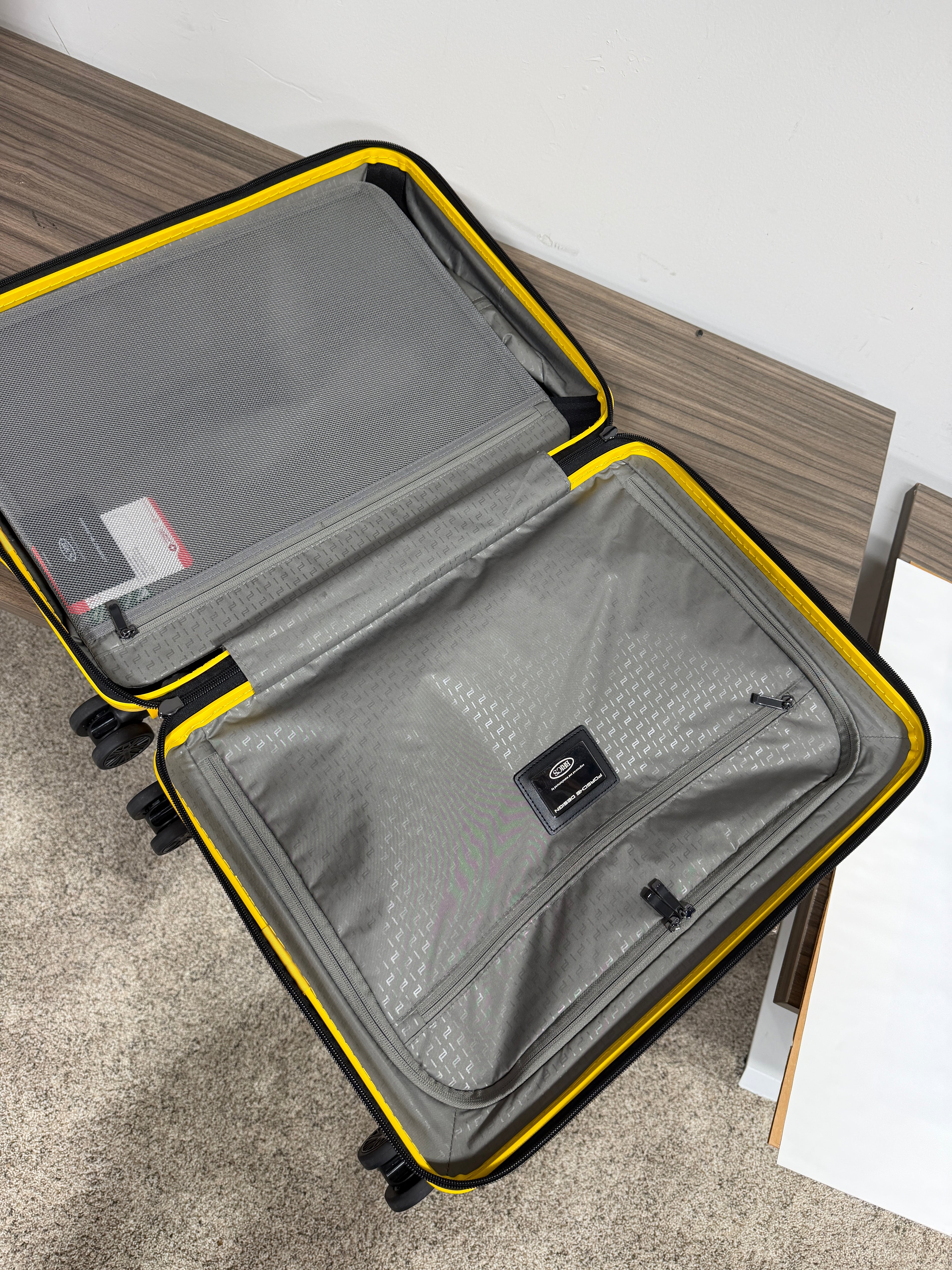 Porsche Roadster 21" Carry-On Spinner Luggage