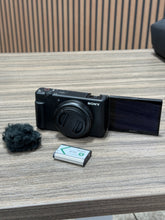Load image into Gallery viewer, Sony ZV-1F Vlogging Camera Bundle
