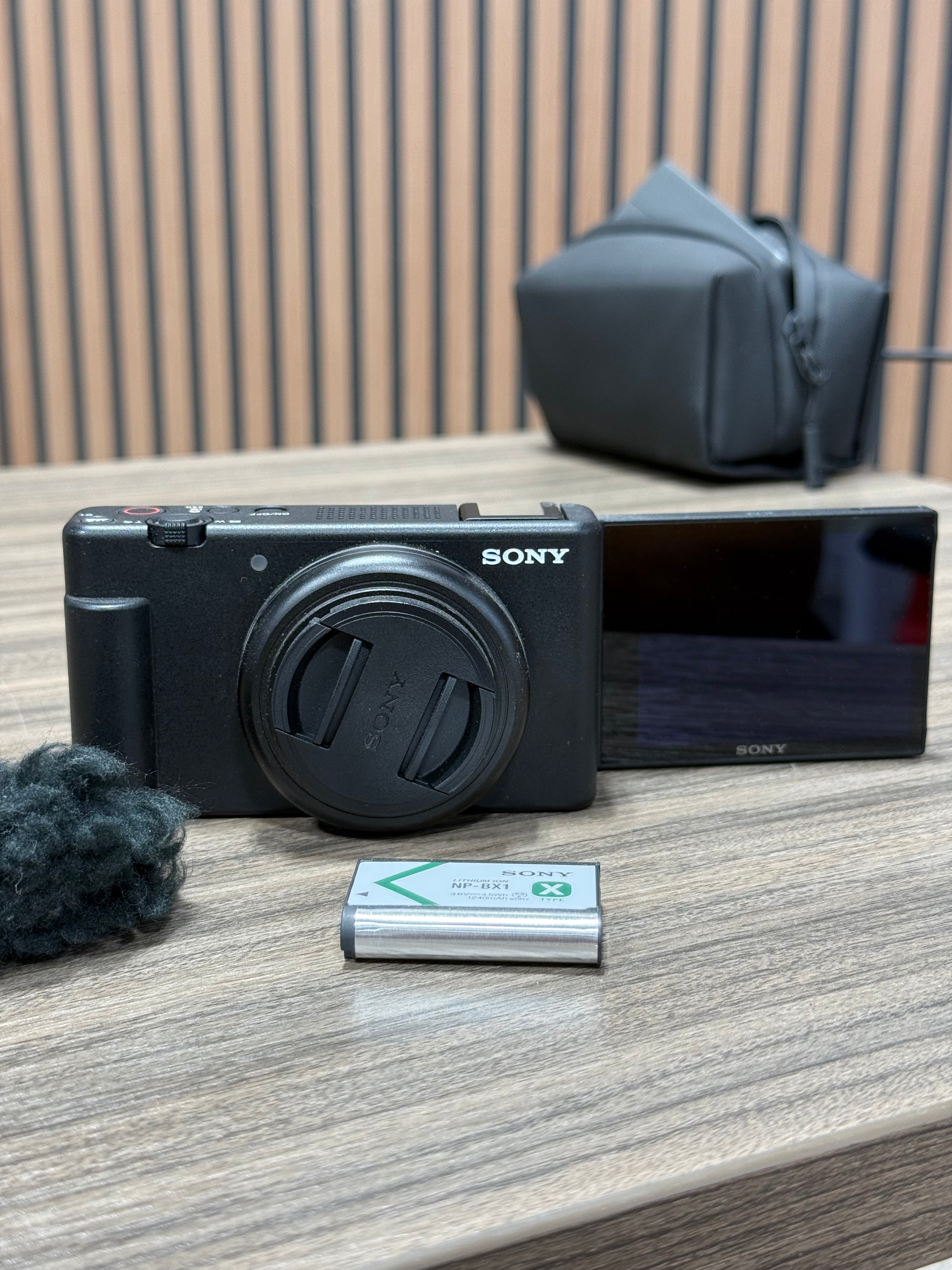 Sony ZV-1F Vlogging Camera Bundle